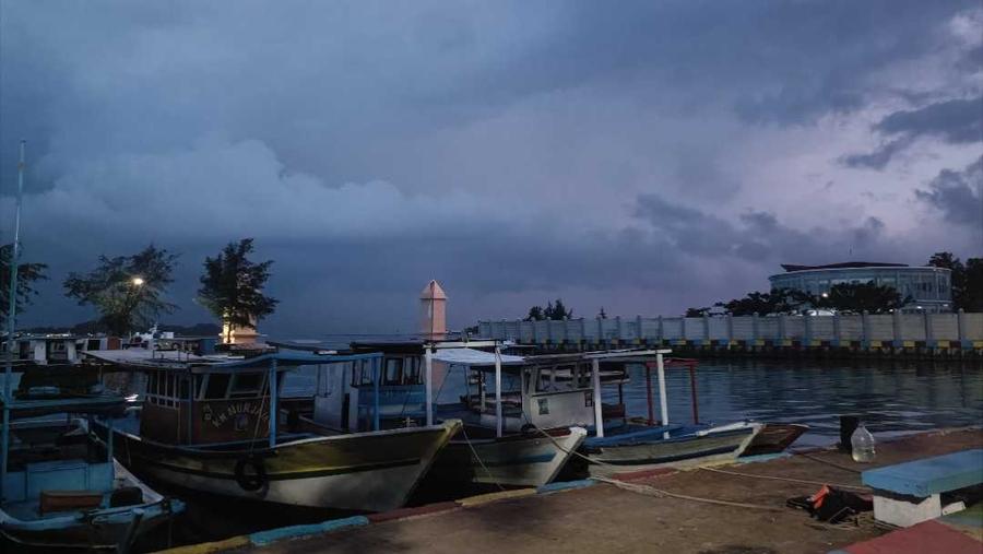 Dermaga pulau sore
