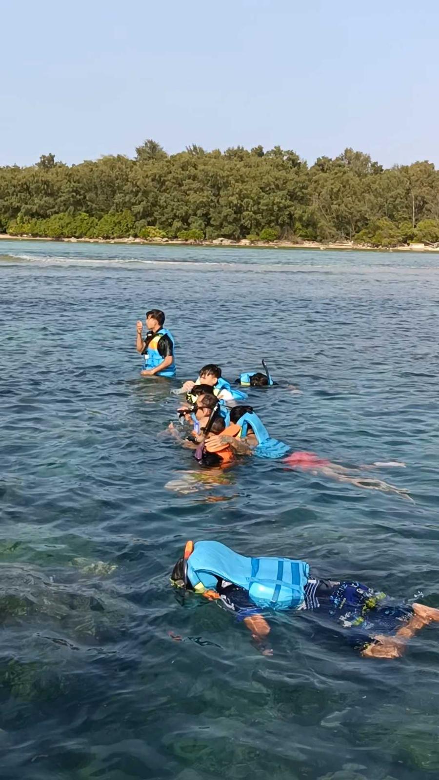 Snorkeling air jernih